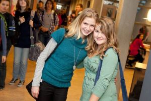 AW6 windesheim 2 meisjes op school